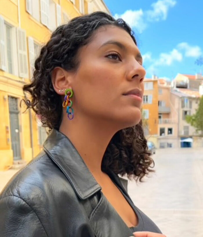 Aventurine, bijoux de créateurs, bijoux originaux, boucles d'oreilles Ode, multicolores de Oana Millet