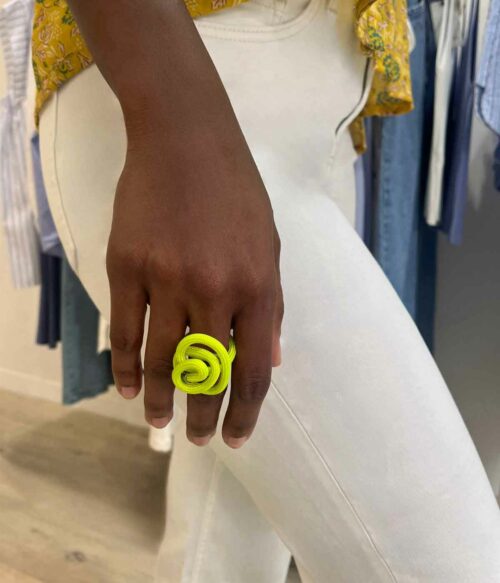 Aventurine, bijoux de créateur, bijoux originaux, bijoux colorés, bague Sibel jaune fluo de Samuel Coraux