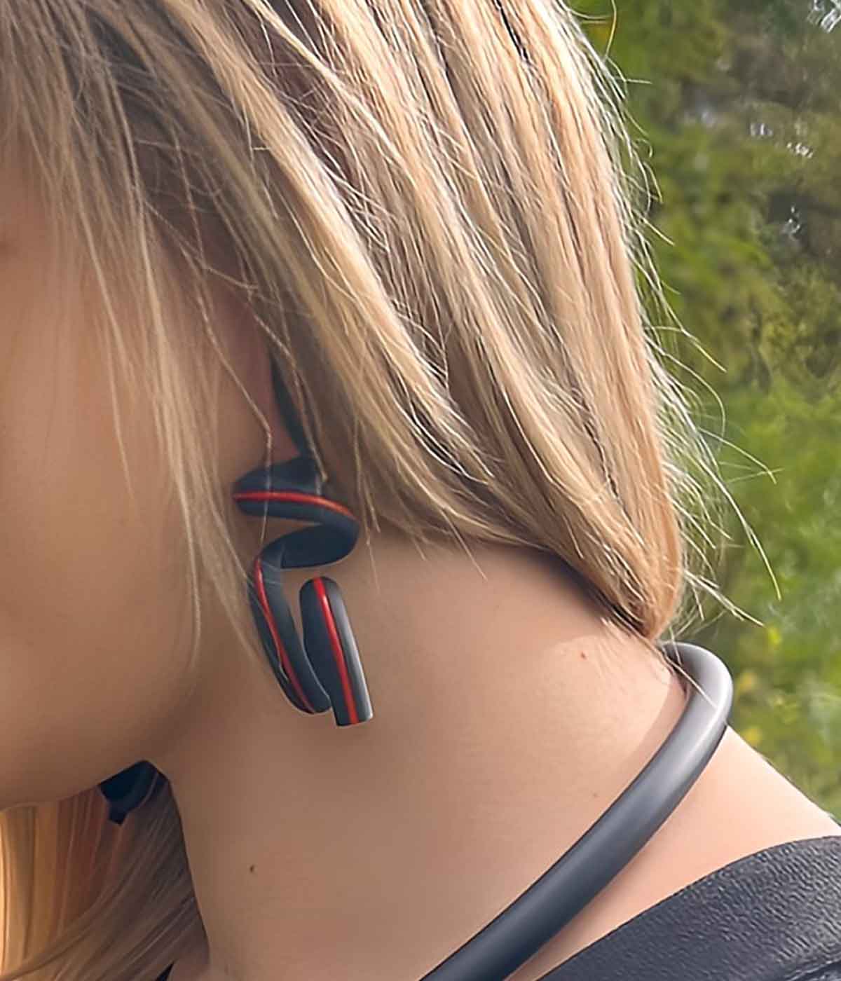 Aventurine, bijoux de créateurs, bijoux originaux, bijoux fantaisie, boucles d'oreilles Sia, noir et rouge de Sampuel Coraux